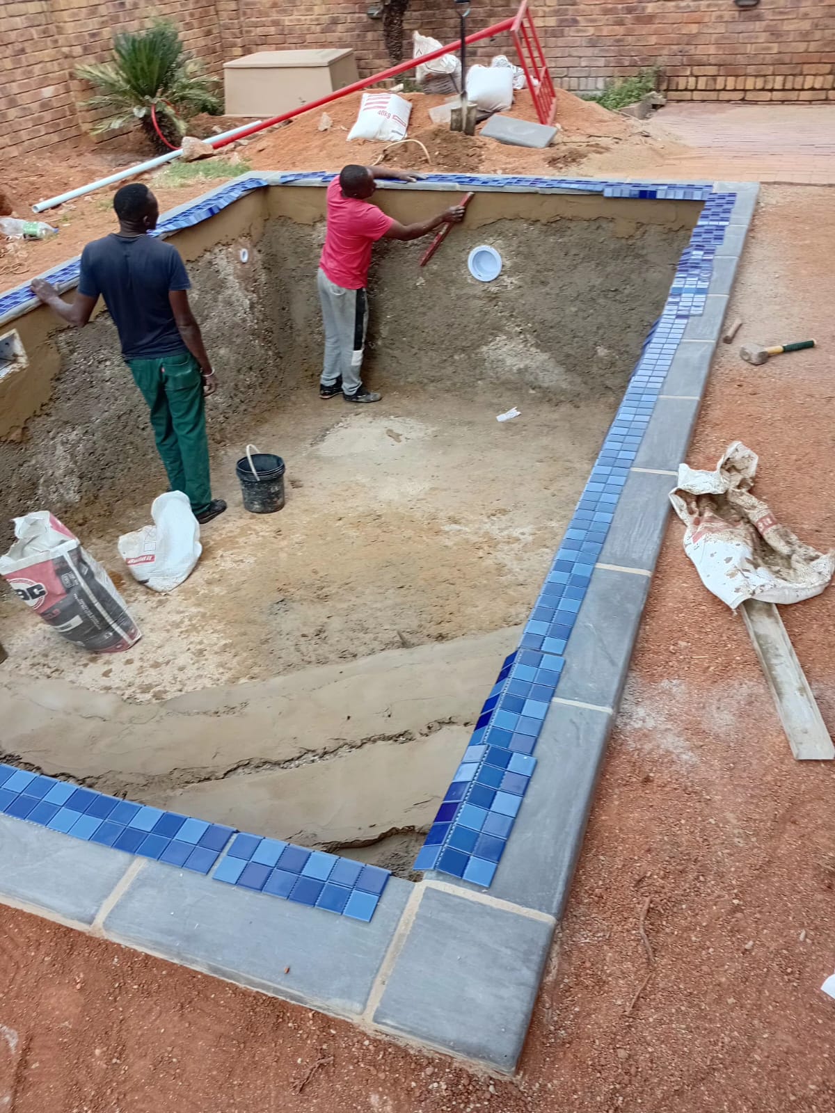 Pool shell leveling and edge finishing work